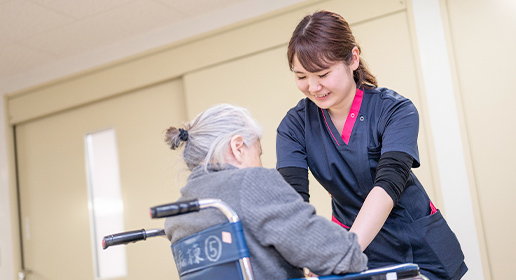 写真: 介護支援